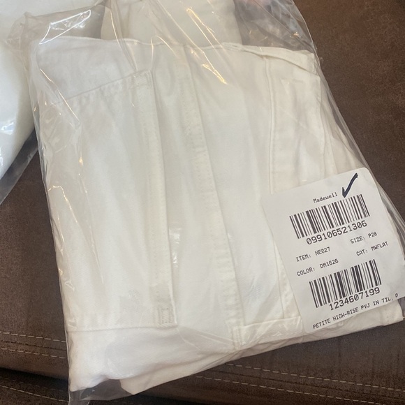 Madewell The Petite High-Rise Perfect Vintage Jean in Tile White NE027 - Picture 5 of 5